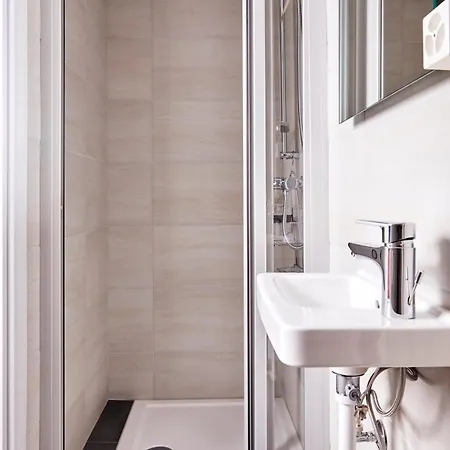 Bright & Modern 1-bed Apt- Next To Public Transport Rn18-2 Lägenhet